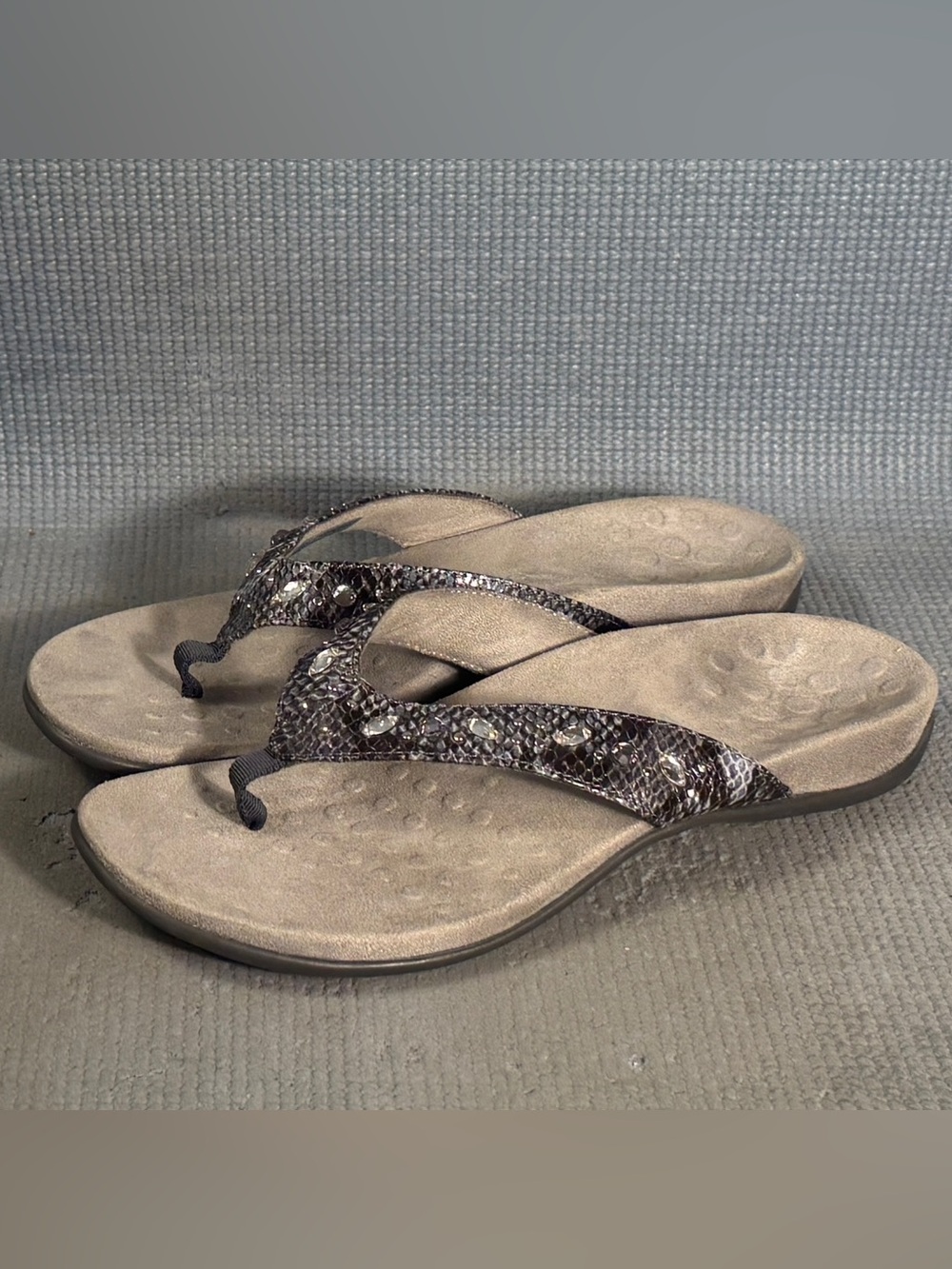 Vionic Women's Lucia Flip Flop Sandals Slate Grey Snake Size 10